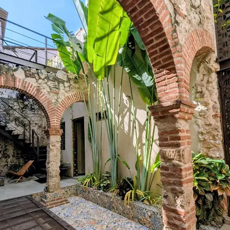 Casa Pacoa Hotel *